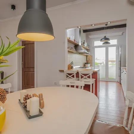 شقة Flamingo Flat /two-bedroom With Balcony\ *
