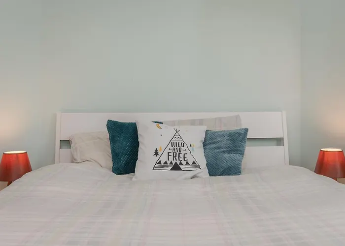 Apartment 2bd Flamingo Flat With Balcony In Center By Flat Mаnager