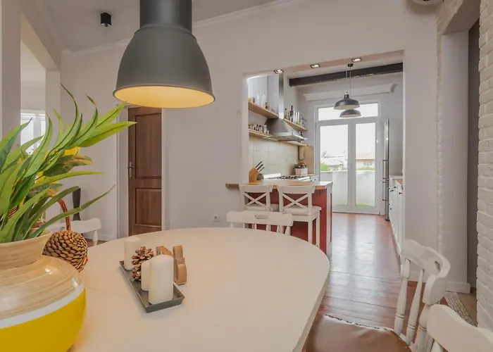 Apartment 2bd Flamingo Flat With Balcony In Center By Flat Mаnager *